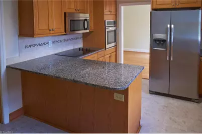 907 Onslow Drive, Greensboro, NC 27408 - Photo 10