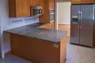 907 Onslow Dr, Greensboro, NC 27408 - Photo 10