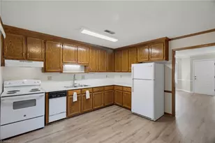 5351 Summit Heights Dr, Winston-Salem, NC 27104 - Photo 10