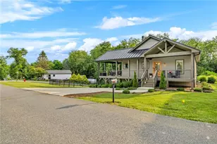 806 Hillcrest Ave, West Jefferson, NC 28694 - Photo 2