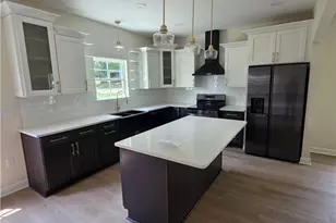 197 W Willow St, Yadkinville, NC 27055 - Photo 6