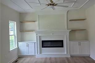 197 W Willow St, Yadkinville, NC 27055 - Photo 4