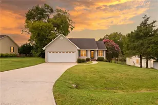 153 Cloister Dr, Mocksville, NC 27028 - Photo 4
