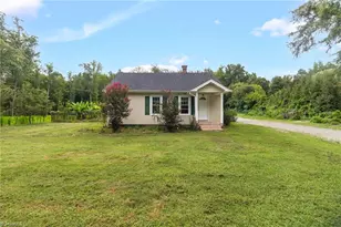 1608 Sharpe Rd, Greensboro, NC 27406 - Photo 2