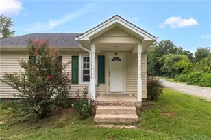 1608 Sharpe Rd, Greensboro, NC 27406 - Photo 4
