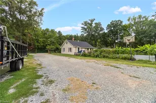 1608 Sharpe Rd, Greensboro, NC 27406 - Photo 22