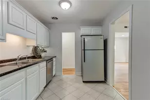2312 Fernwood Dr, Greensboro, NC 27408 - Photo 8