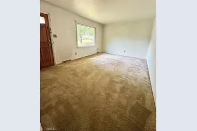 4 Lynhaven Court, Greensboro, NC 27406 - Photo 2