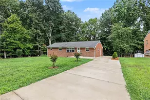 206 Hendrix Dr, Kernersville, NC 27284 - Photo 2