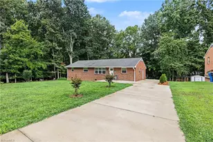 206 Hendrix Dr, Kernersville, NC 27284 - Photo 2