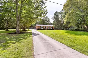 104 Wesleyan Dr, Jamestown, NC 27282 - Photo 4