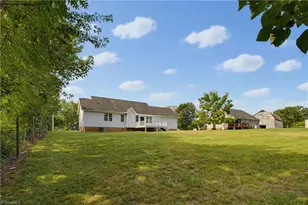 4913 Streamside Dr, McLeansville, NC 27301 - Photo 24