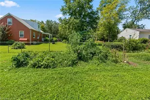 1403 McGuinn Dr, High Point, NC 27262 - Photo 28
