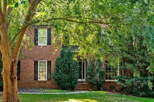 4 Windsor Castle Ct, Greensboro, NC 27408 - Photo 2