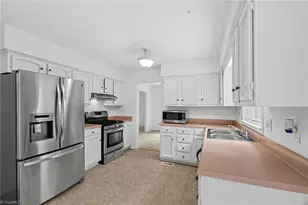 206 Village Ln, Greensboro, NC 27409 - Photo 6