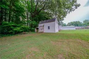 435 Lakecrest Dr, Kernersville, NC 27284 - Photo 8