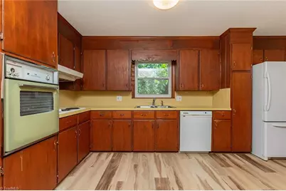 2608 Amesbury Road, Winston-Salem, NC 27103 - Photo 10
