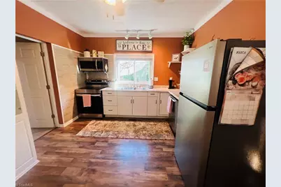 535 E Haymore Street, Mount Airy, NC 27030 - Photo 10