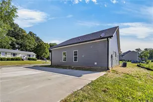 1726 Foust Rd, Greensboro, NC 27405 - Photo 24