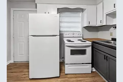 1813 Walker Avenue #B, Greensboro, NC 27403 - Photo 12