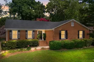 2302 Hathaway Dr, Greensboro, NC 27408 - Photo 2
