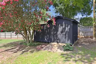 2302 Hathaway Dr, Greensboro, NC 27408 - Photo 32