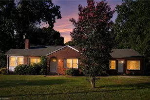 807 W Jackson St, Mayodan, NC 27027 - Photo 2