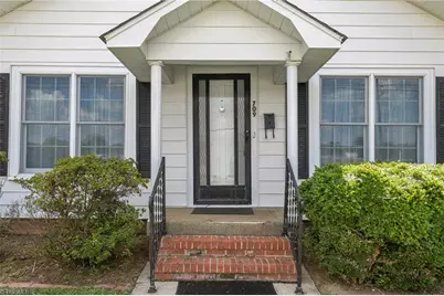 709 E Sunrise Avenue, Thomasville, NC 27360 - Photo 2