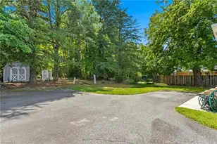 709 E Sunrise Ave, Thomasville, NC 27360 - Photo 26