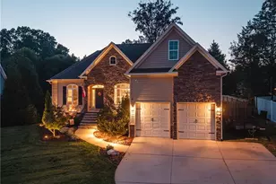 327 Trollinger St, Randleman, NC 27317 - Photo 2