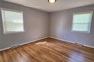 2402 Chatham Dr, Greensboro, NC 27408 - Photo 10