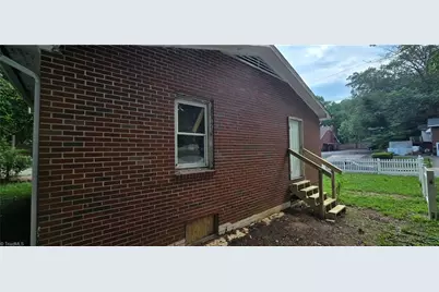 2219 Manchester Street, Winston-Salem, NC 27105 - Photo 14