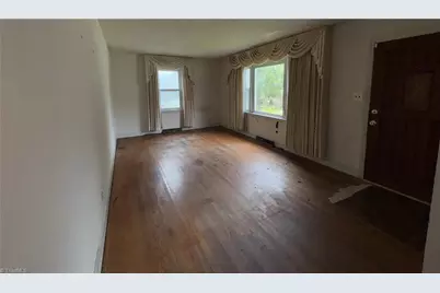 902 Ross Avenue, Greensboro, NC 27406 - Photo 2