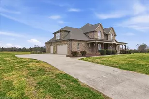 203 Bobcat Rd, Summerfield, NC 27358 - Photo 2
