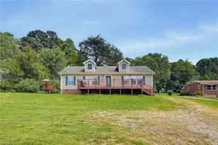 4889 Baux Mountain Rd, Winston-Salem, NC 27105 - Photo 2