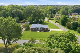 2405 Hillford Dr, Burlington, NC 27217 - Photo 8