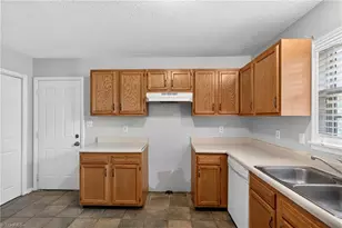 8 Hinkle St, Thomasville, NC 27360 - Photo 18