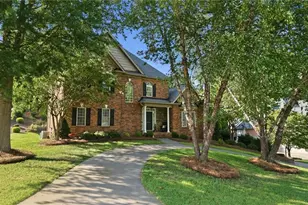 4701 Pebble Lake Dr, Pfafftown, NC 27040 - Photo 2