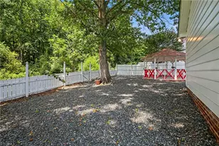 3407 Briarbend Dr, Greensboro, NC 27410 - Photo 24