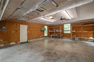 1002 Surry Dr, Greensboro, NC 27408 - Photo 34