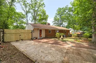 1002 Surry Dr, Greensboro, NC 27408 - Photo 28