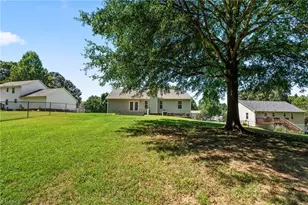 194 Briarcreek Dr, Winston-Salem, NC 27107 - Photo 32