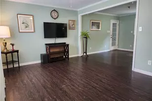 1801 Glenside Dr, Greensboro, NC 27405 - Photo 2