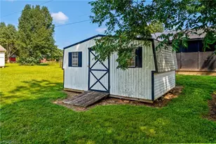 112 Wilson St, Yadkinville, NC 27055 - Photo 32