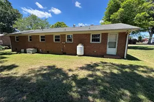 112 Wilson St, Yadkinville, NC 27055 - Photo 4