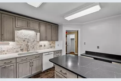 879 Brookleigh Court, Winston-Salem, NC 27104 - Photo 12