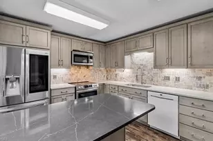879 Brookleigh Ct, Winston-Salem, NC 27104 - Photo 10