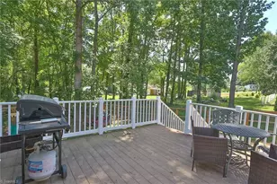208 Triplett St, Jonesville, NC 28642 - Photo 2
