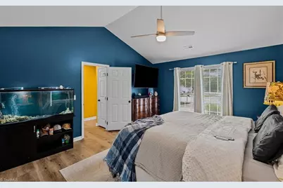 2412 Meadow Gate Drive, Greensboro, NC 27455 - Photo 24