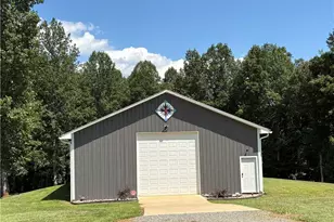 910 Hanks St, Traphill, NC 28685 - Photo 22